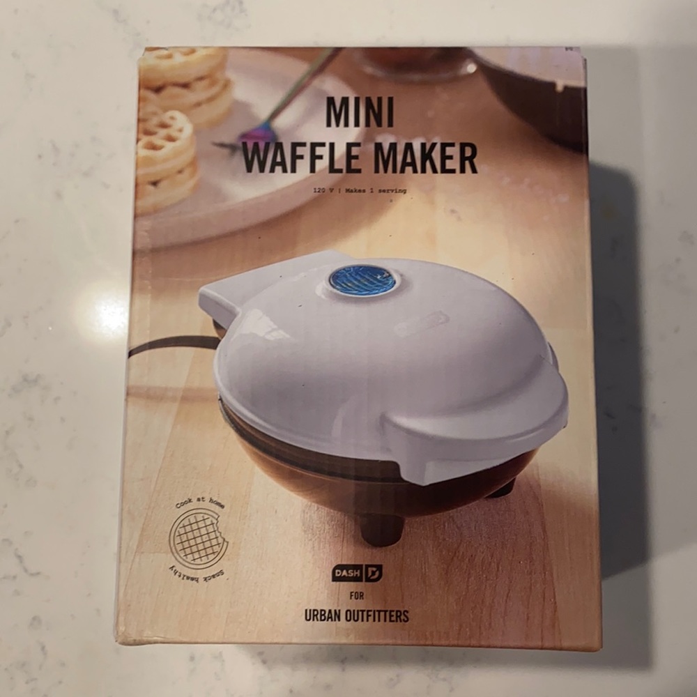 White mini waffle maker